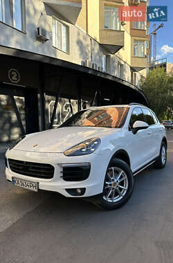 Внедорожник / Кроссовер Porsche Cayenne 2015 в 