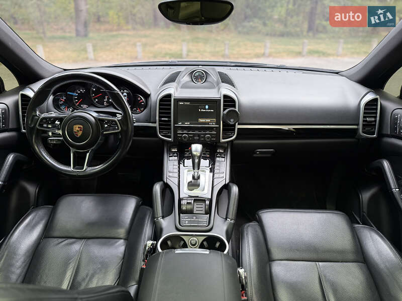 Внедорожник / Кроссовер Porsche Cayenne 2015 в Новомосковске