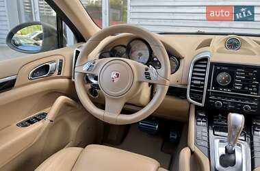 Позашляховик / Кросовер Porsche Cayenne 2012 в 