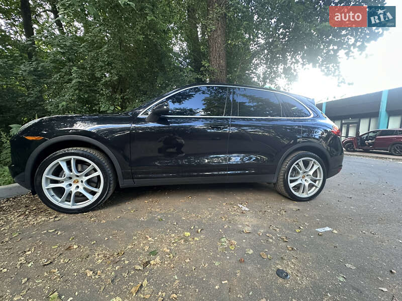 Внедорожник / Кроссовер Porsche Cayenne 2012 в 