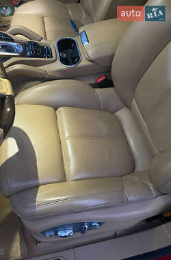 Внедорожник / Кроссовер Porsche Cayenne 2013 в 