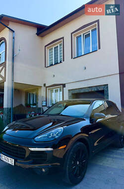 Внедорожник / Кроссовер Porsche Cayenne 2014 в 