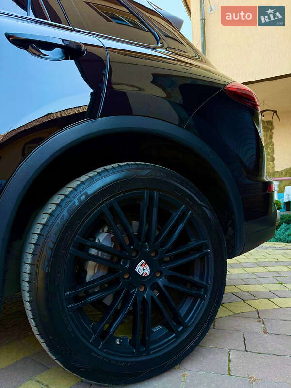 Позашляховик / Кросовер Porsche Cayenne 2014 в Івано-Франківську