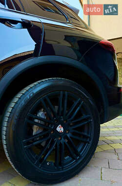 Внедорожник / Кроссовер Porsche Cayenne 2014 в 