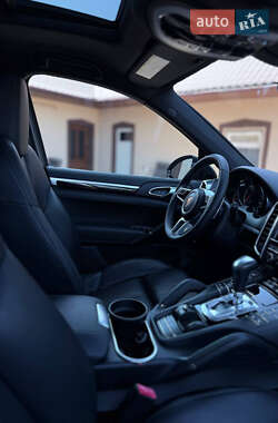 Внедорожник / Кроссовер Porsche Cayenne 2014 в 