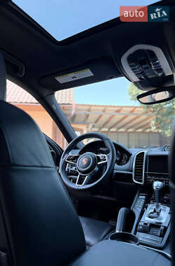 Внедорожник / Кроссовер Porsche Cayenne 2014 в 