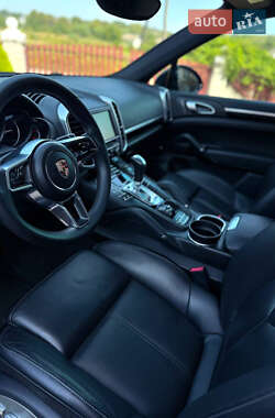 Внедорожник / Кроссовер Porsche Cayenne 2014 в 