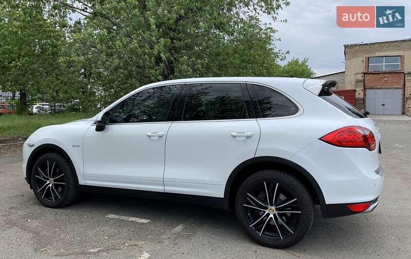 Позашляховик / Кросовер Porsche Cayenne 2014 в Києві