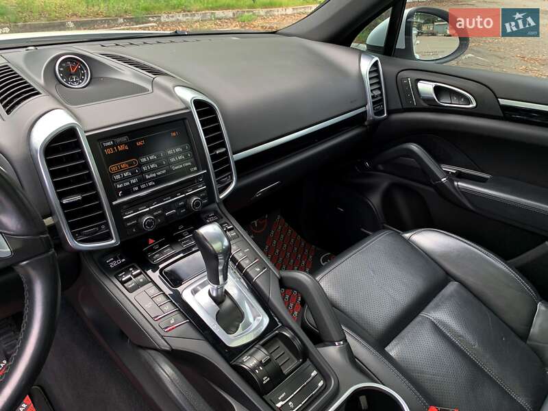 Позашляховик / Кросовер Porsche Cayenne 2014 в Києві