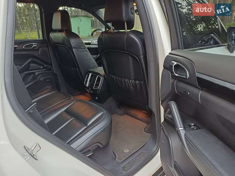 Позашляховик / Кросовер Porsche Cayenne 2011 в Чернігові