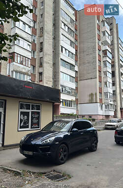 Внедорожник / Кроссовер Porsche Cayenne 2010 в 