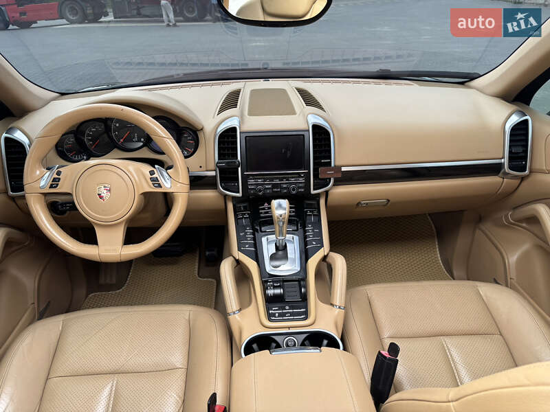 Внедорожник / Кроссовер Porsche Cayenne 2011 в Львове