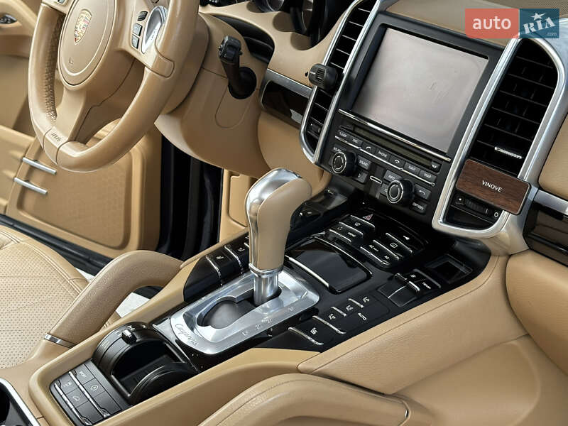 Внедорожник / Кроссовер Porsche Cayenne 2011 в Львове