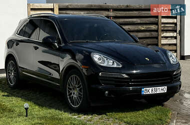 Внедорожник / Кроссовер Porsche Cayenne 2011 в 