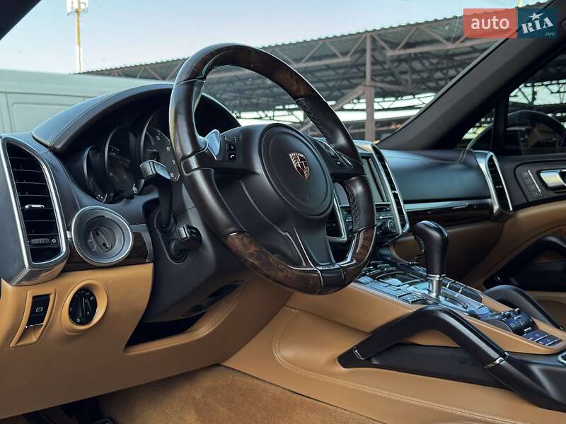 Внедорожник / Кроссовер Porsche Cayenne 2012 в Одессе