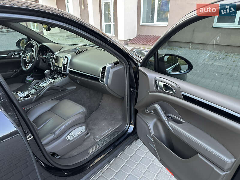 Внедорожник / Кроссовер Porsche Cayenne 2015 в Полтаве фото 9 Внедорожник / Кроссовер Porsche Cayenne 2015 в Полтаве