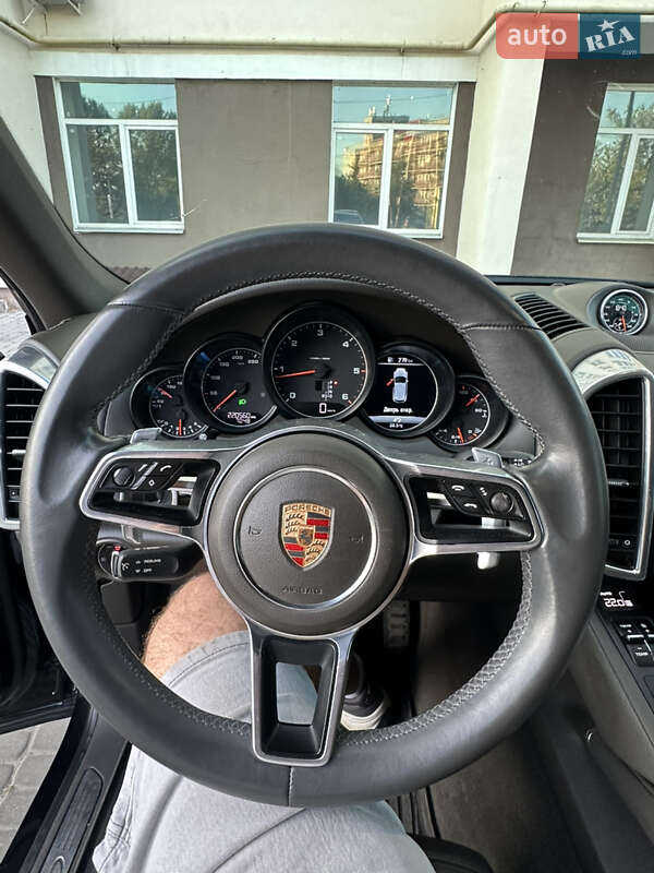 Внедорожник / Кроссовер Porsche Cayenne 2015 в Полтаве фото 17 Внедорожник / Кроссовер Porsche Cayenne 2015 в Полтаве