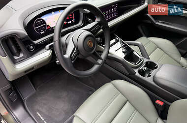 Внедорожник / Кроссовер Porsche Cayenne 2023 в 
