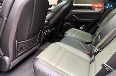 Внедорожник / Кроссовер Porsche Cayenne 2023 в 