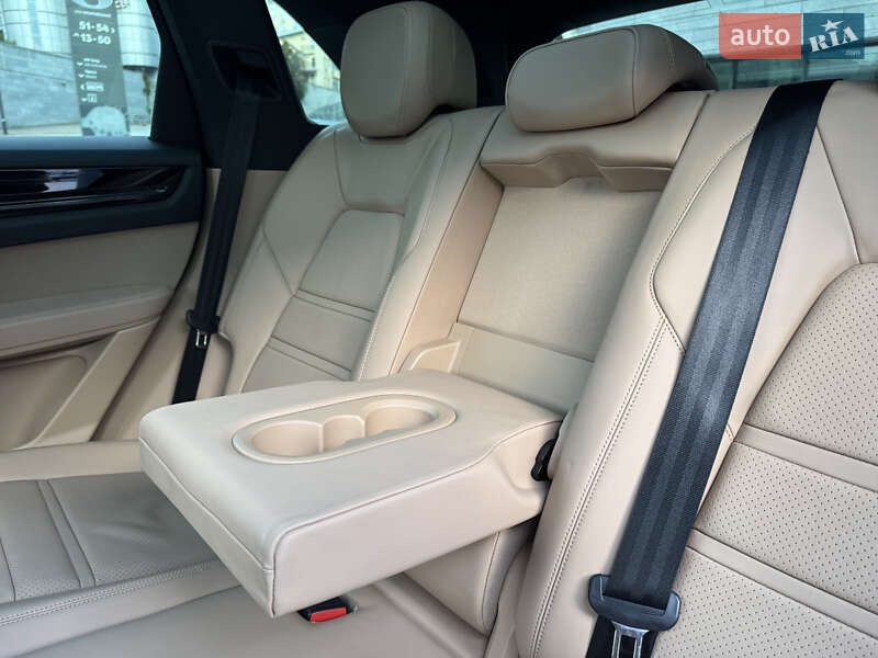 Внедорожник / Кроссовер Porsche Cayenne 2018 в Киеве