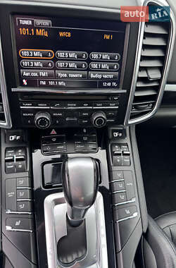Внедорожник / Кроссовер Porsche Cayenne 2012 в 