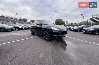 Внедорожник / Кроссовер Porsche Cayenne 2012 в 