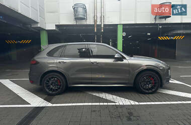 Внедорожник / Кроссовер Porsche Cayenne 2012 в 