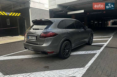 Внедорожник / Кроссовер Porsche Cayenne 2012 в 