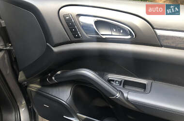Внедорожник / Кроссовер Porsche Cayenne 2012 в 