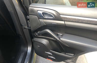Внедорожник / Кроссовер Porsche Cayenne 2012 в 