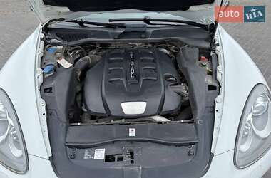 Позашляховик / Кросовер Porsche Cayenne 2012 в 