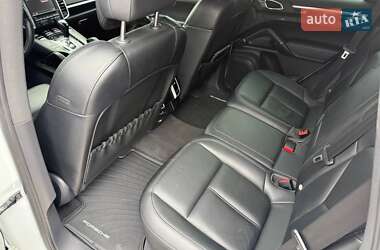 Позашляховик / Кросовер Porsche Cayenne 2012 в 