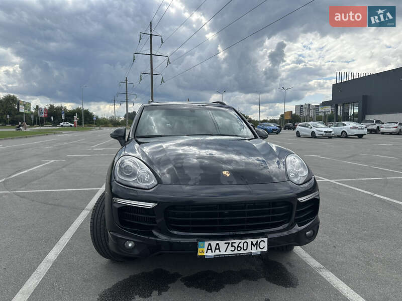 Внедорожник / Кроссовер Porsche Cayenne 2015 в 