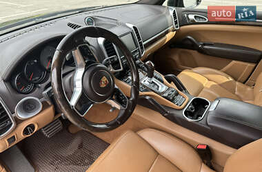 Внедорожник / Кроссовер Porsche Cayenne 2015 в 