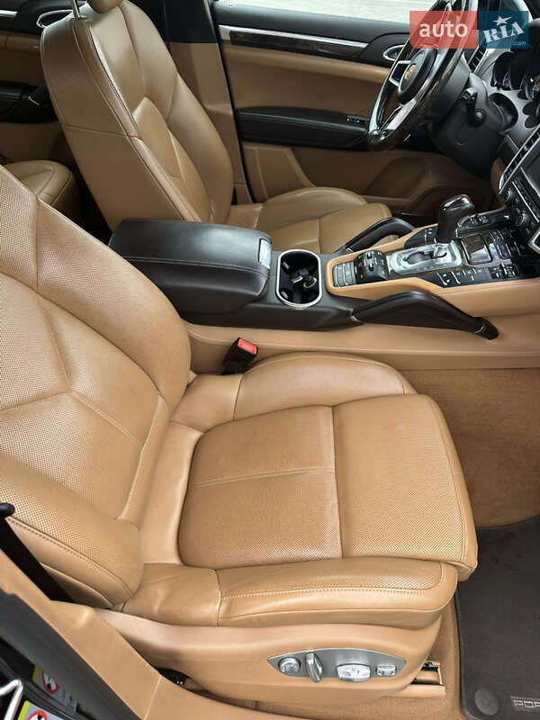 Внедорожник / Кроссовер Porsche Cayenne 2015 в Киеве фото 20 Внедорожник / Кроссовер Porsche Cayenne 2015 в Киеве