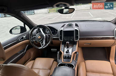 Внедорожник / Кроссовер Porsche Cayenne 2015 в 