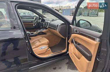 Внедорожник / Кроссовер Porsche Cayenne 2015 в 