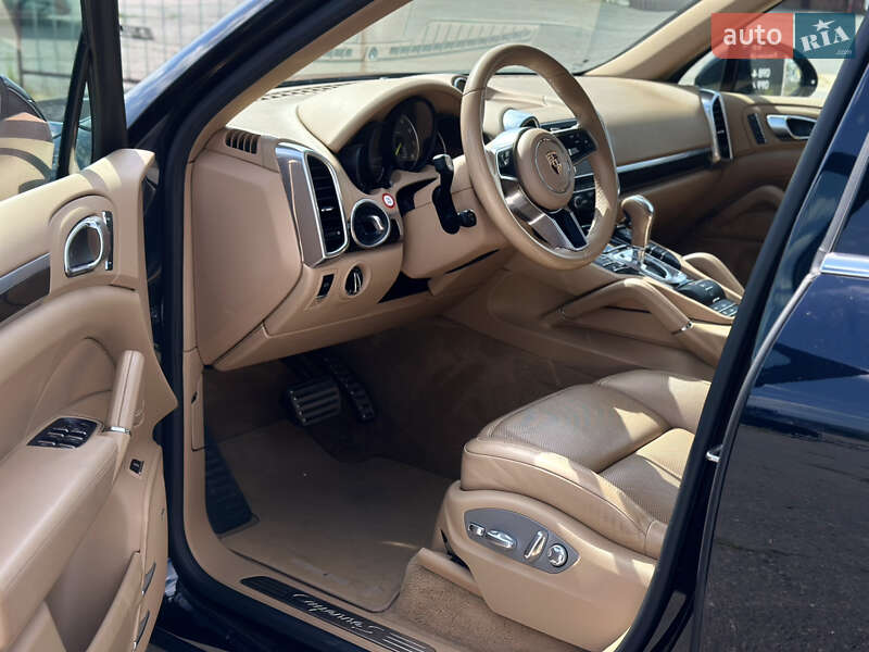 Внедорожник / Кроссовер Porsche Cayenne 2016 в Харькове