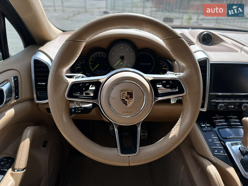 Внедорожник / Кроссовер Porsche Cayenne 2016 в Харькове