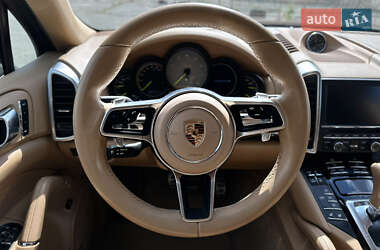 Позашляховик / Кросовер Porsche Cayenne 2016 в 