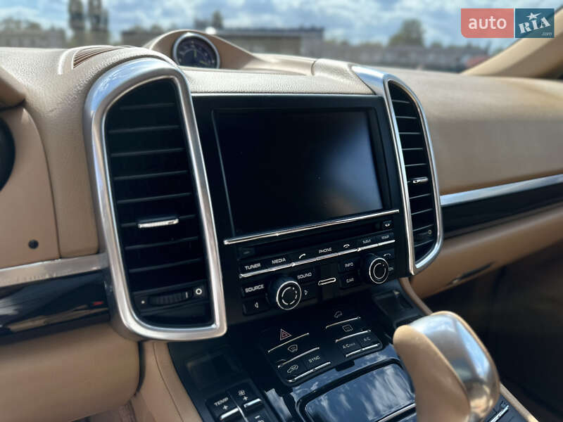 Внедорожник / Кроссовер Porsche Cayenne 2016 в Харькове