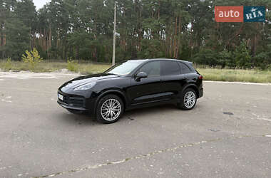 Внедорожник / Кроссовер Porsche Cayenne 2017 в 