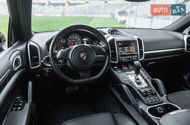 Внедорожник / Кроссовер Porsche Cayenne 2010 в 