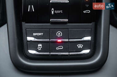 Внедорожник / Кроссовер Porsche Cayenne 2010 в 