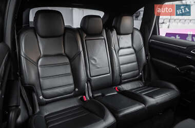 Внедорожник / Кроссовер Porsche Cayenne 2010 в 
