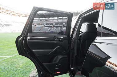 Внедорожник / Кроссовер Porsche Cayenne 2010 в 