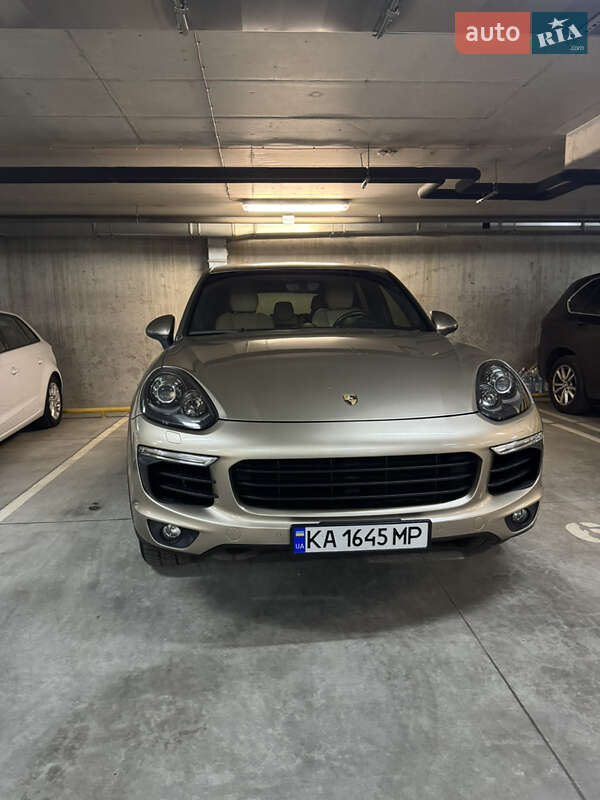 Позашляховик / Кросовер Porsche Cayenne 2015 в Києві