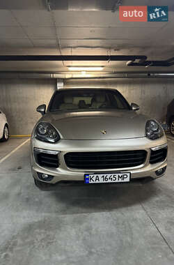 Внедорожник / Кроссовер Porsche Cayenne 2015 в 