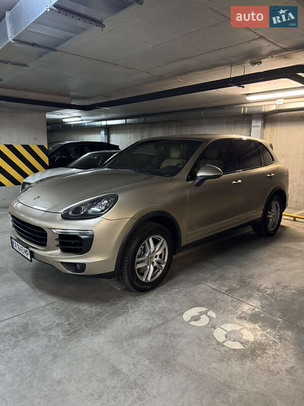 Позашляховик / Кросовер Porsche Cayenne 2015 в Києві