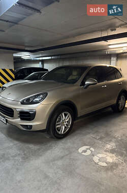 Внедорожник / Кроссовер Porsche Cayenne 2015 в 
